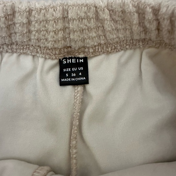 Cream lounge shorts - Picture 6 of 6